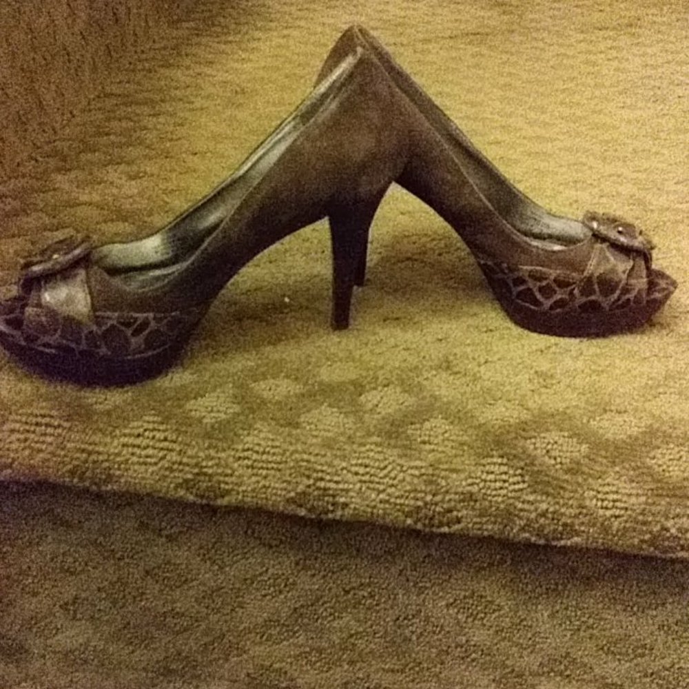 Shoes - Picture 4 of 7